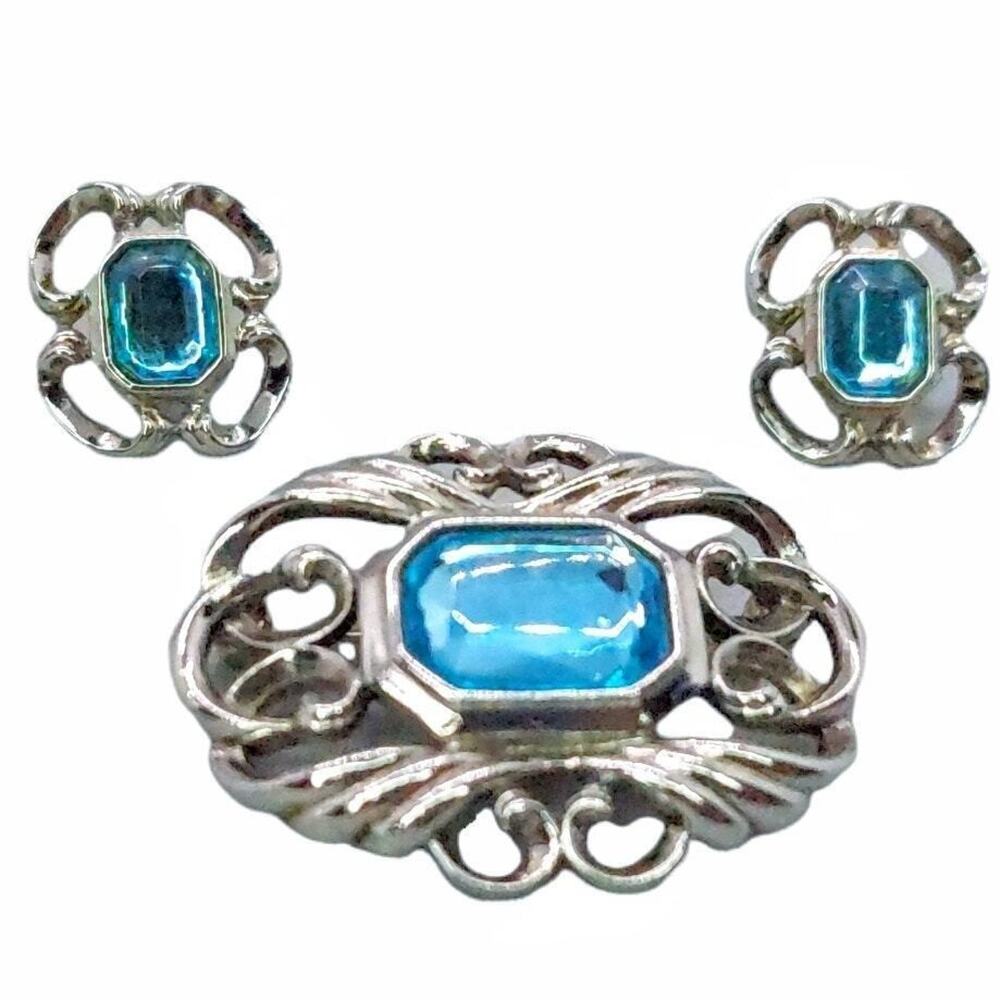 Vintage 1989 Avon Filigree Brooch Pierced Earrings Set Blue Crystal Silver Tone